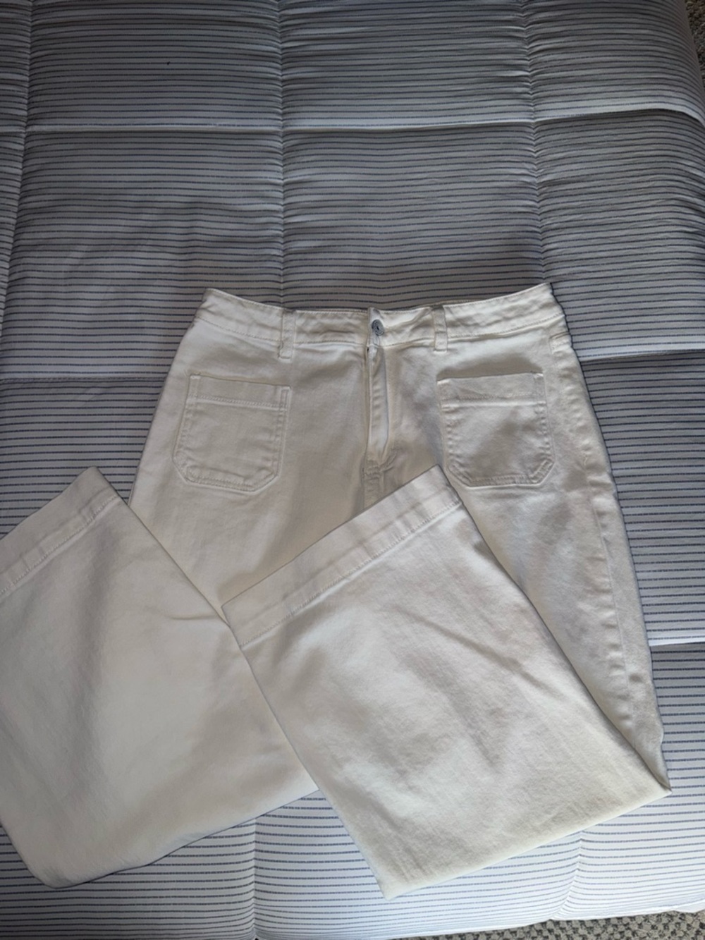 White patch pocket wide leg pants